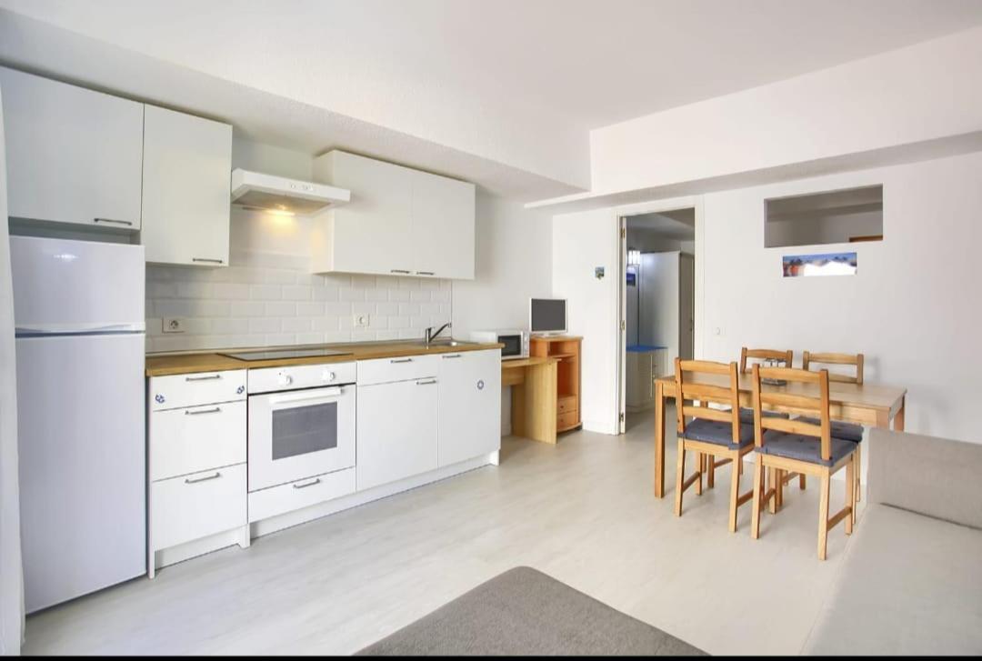 1 Bedroom In Cristianos With Pool In Port Royal Appartement *